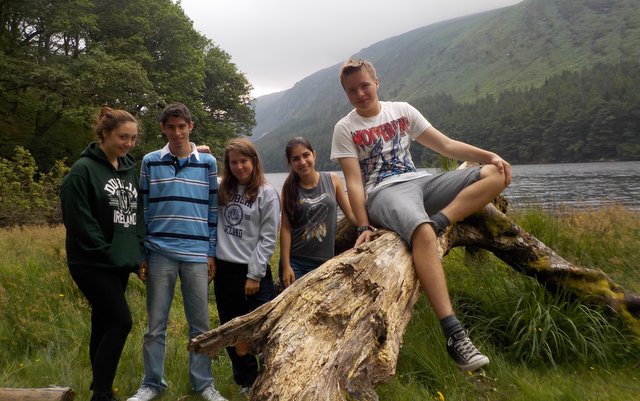 Adolescents en excursion le samedi en Irlande